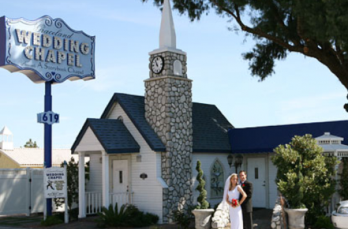Бракосочетание в часовне Graceland Wedding Chapel